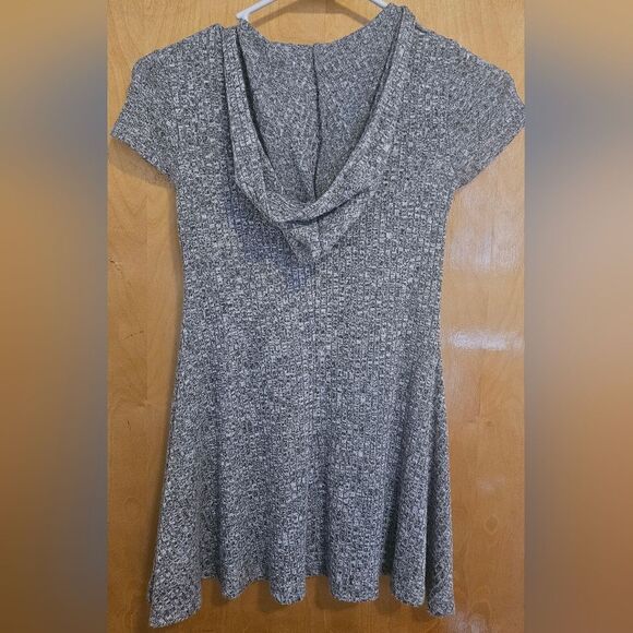 Girls gray  short sleeve swing dress with hood 7/8 * - Picture 3 of 3